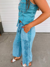Load image into Gallery viewer, Blue Lace Cotton Knit Cut Off Pants -stretch