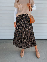 Load image into Gallery viewer, Scattered Daises Skirt- Elastic Waist