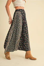 Load image into Gallery viewer, Alexis Black Scattered Bloom Skirt- Elastic Waist