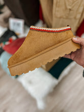 Load image into Gallery viewer, Cuddle Ugg Dupe Platform