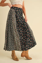 Load image into Gallery viewer, Alexis Black Scattered Bloom Skirt- Elastic Waist