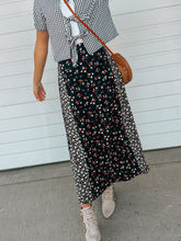 Load image into Gallery viewer, Alexis Black Scattered Bloom Skirt- Elastic Waist