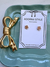 Load image into Gallery viewer, Flower Mini Earring- Sterling Silver
