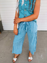 Load image into Gallery viewer, Blue Lace Cotton Knit Cut Off Pants -stretch

