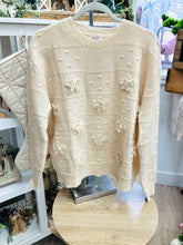 Load image into Gallery viewer, PLUS] Hadley Tonal Whimsy Pullover
