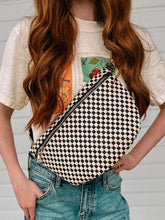 Load image into Gallery viewer, Lainey Woven Check Purse - Cream &amp; black
