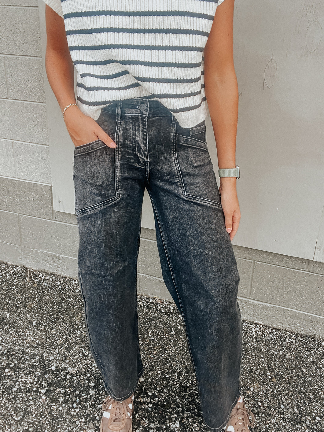 Black Trendsetter Subtle Barrel Denin Pants- mid rise