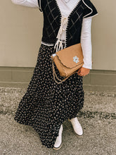 Load image into Gallery viewer, Scattered Daises Skirt- Elastic Waist
