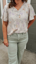 Load image into Gallery viewer, [SALE]Taupe Flutter Sleeve Blouse
