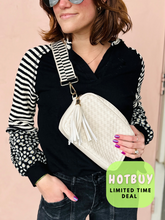 Load image into Gallery viewer, Black Daisy Free Soul Vibes Pullover- super soft
